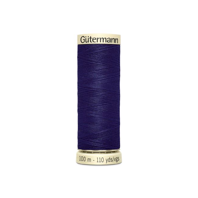 Univerzálna šijacia niť Gütermann v modrej s nádychom fialovej farby 66
