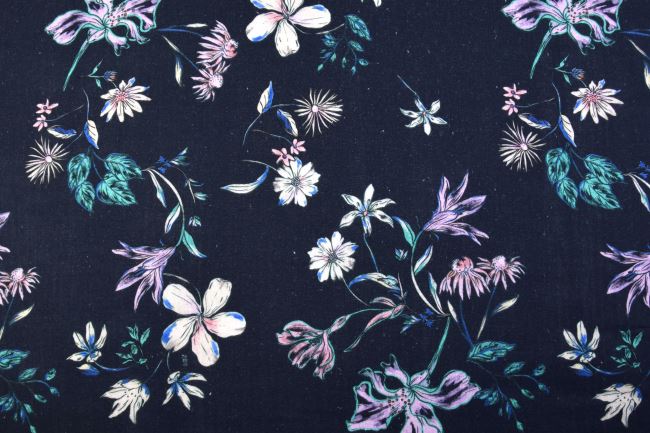 Bavlnená blúzkovina / šatovka v tmavo modrej farbe s potlačou kvetín MAR290