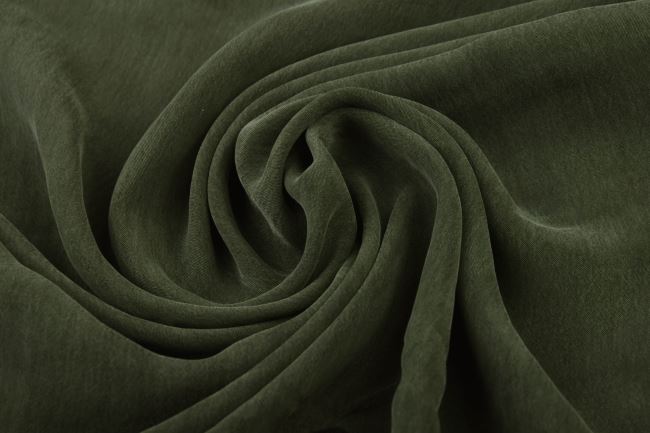 Cupro v tmavo zelenej farbe so zamatovým povrchom QT074